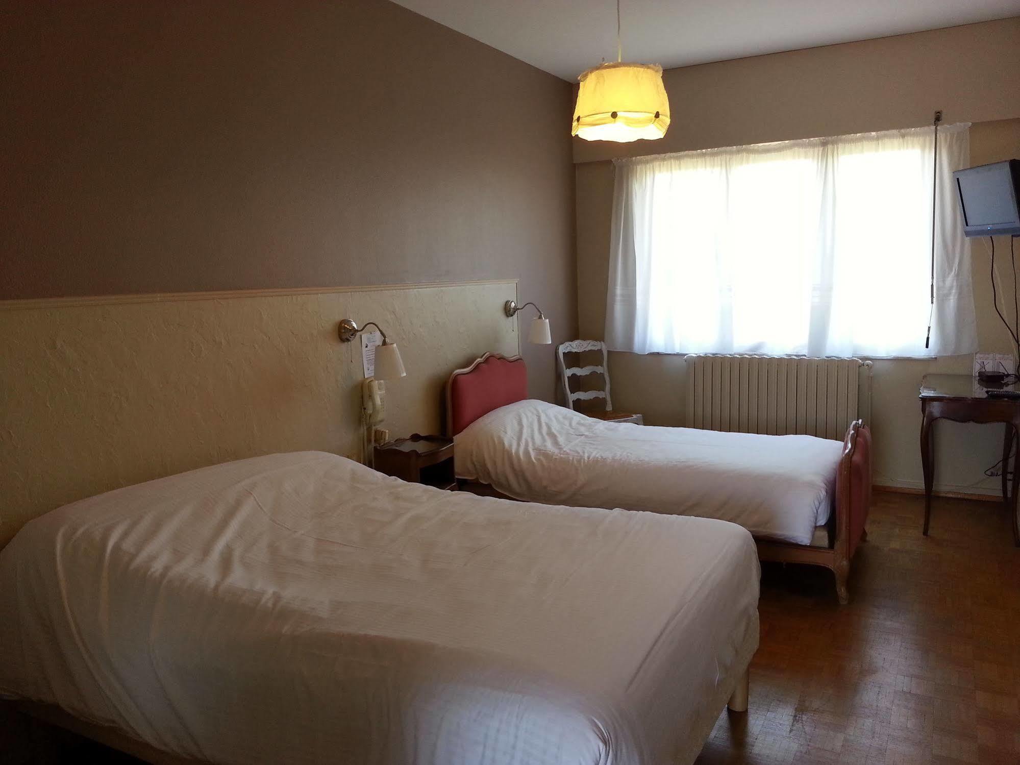 Logis L'Auberge Du Gros Silly-sur-Nied Esterno foto