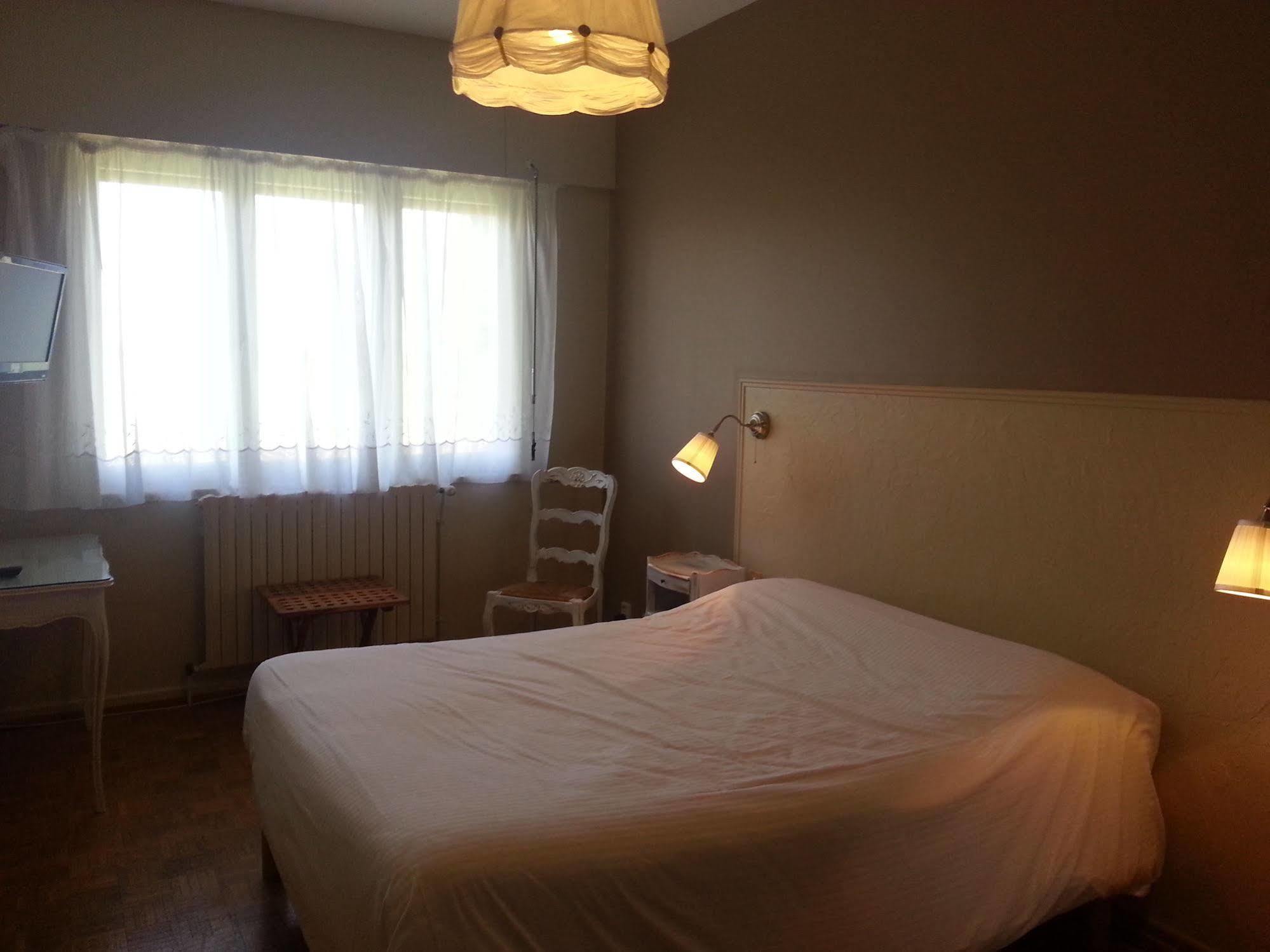 Logis L'Auberge Du Gros Silly-sur-Nied Esterno foto