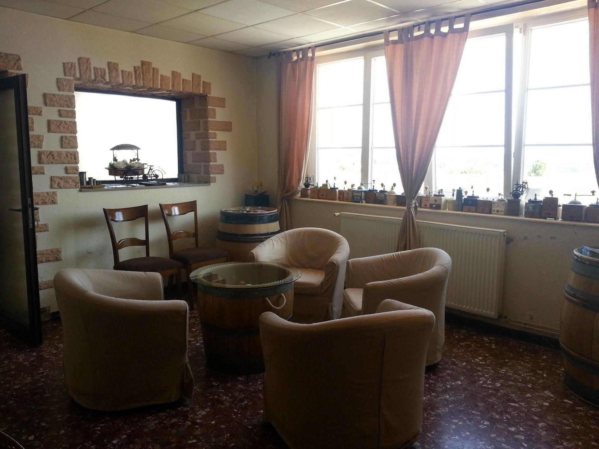 Logis L'Auberge Du Gros Silly-sur-Nied Esterno foto