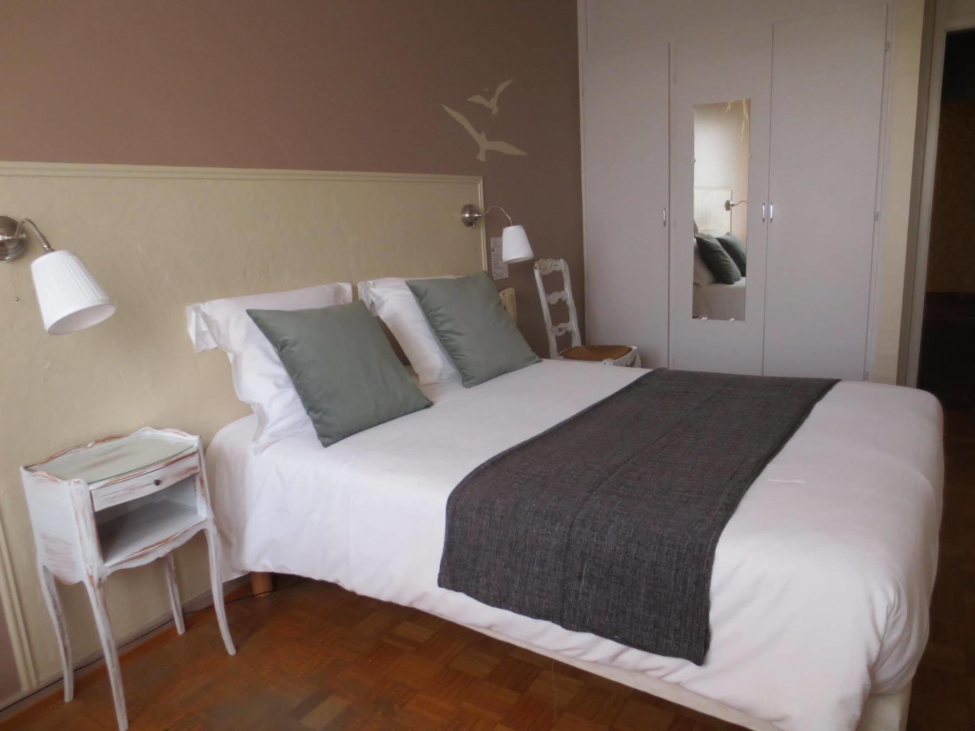 Logis L'Auberge Du Gros Silly-sur-Nied Esterno foto